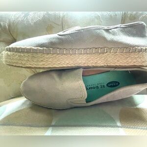 Canvas loafer with woven accent